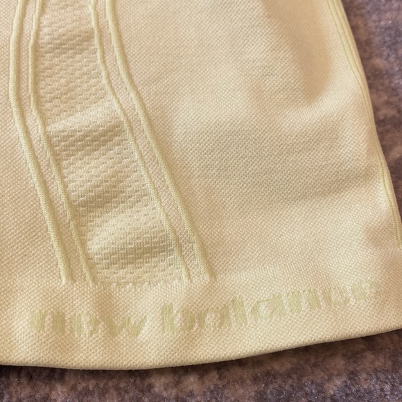 NEW BALANCE LIME GREEN STRETCHY TOP - Picture 2 of 15